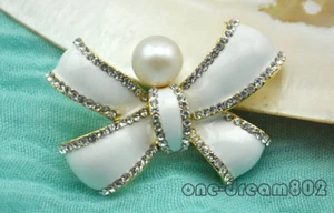 S1840 WOW 53mm white round freshwater pearl Inlay zircon bowknot brooch - Bild 1 von 2