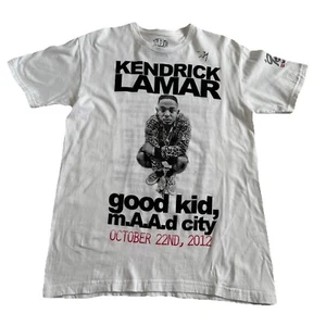 T-shirt Kendrick Lamar Autograph good kid m.A.d city 2012 taglia media rap TDE - Foto 1 di 7