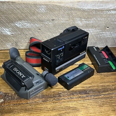 Vintage Sony Video 8 HandyCam CCD-M8u Black 8mm Video Camera Recorder For Parts - Image 1 of 4