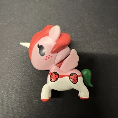 Figura Vinilo Rubí 3” | Tokidoki Unicorno Serie 3 | Fresa 🍓 Pegaso Foto 1 de 4
