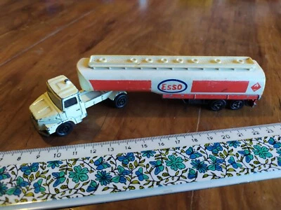 MAJORETTE - 1/100 - Camion Scania + Cisterna n 364 (ESSO) - Immagine 1 di 4