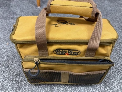 BONITO estuche de transporte de almacenamiento White River Fly Shop carretes/aparejos de pesca 11x9x5 en muy buena condición Foto 1 de 4