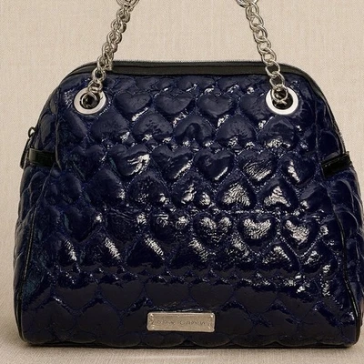 Bolso de mano Betsey Johnson azul marino corazón acolchado cadena correa Foto 1 de 4