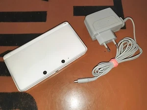 ## Nintendo 3DS Konsole Weiß / Ice White - gut erhalten, voll funktionstüchtig # - Bild 1 von 3
