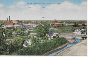 Postal publicada vintage Bridge at Grand Avenue Viaduct Sioux City Iowa IA 1950 - Imagen 1 de 2