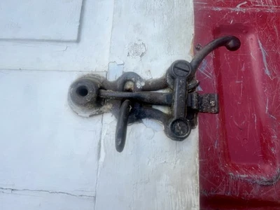 Manija de puerta antigua de hierro fundido con pestillo de bloqueo sin pieza de receptor Foto 1 de 4