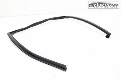 2019-2022 TOYOTA PRIUS УПЛОТНЕНИЕ КАНАЛА ЗАДНЕГО ЛЕВОГО БОКОВОГО СТЕКЛА ОКНА ДВЕРИ ИЗГОТОВИТЕЛЬ ОБОРУДОВАНИЯ - Изображение 1 из 4