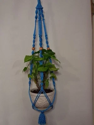 Colgador de plantas de macramé azul cielo 39" de largo Foto 1 de 4