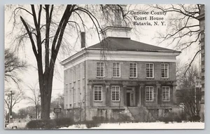 Postal NY Batavia RPPC View Genesee County Courthouse Auto Bureau Veterinario Srvc I3 - Imagen 1 de 2
