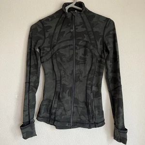 Lululemon Define Jacket Black Camo Sz 2 Athletic sporty Luon - Picture 1 of 7