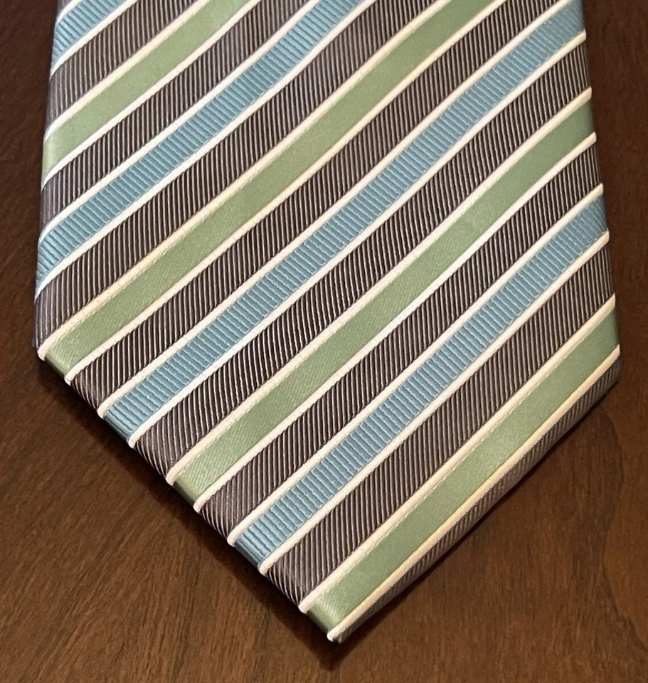 Corbata de cuello Stafford Essentials verde gris 100 % poliéster para hombre hecha en China Foto 1 de 4