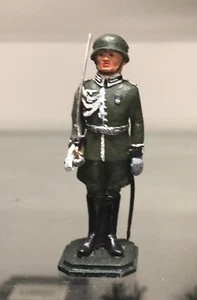 GERMAN OFFICER STANDING AT ATTENTION, PARADE. 54MM PAINTED METAL ALLOY - Picture 1 of 10
