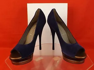 NUEVO EN CAJA BOMBAS VERSACE GAMUZA PÚRPURA NEGRA PATENTE Y BRONCE DOBLE PLATAFORMA 40 $895 - Imagen 1 de 12