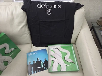 DEFTONES Private Music Promo LP Box Clear Vinyl, T-shirt (L), Press Booklet - Image 1 of 3