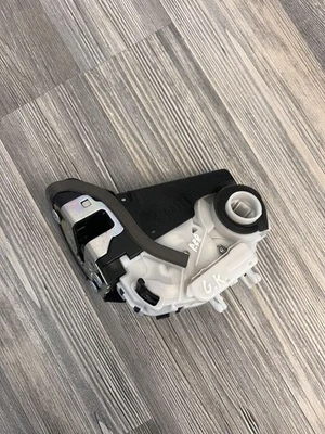 Honda CR-V 2016 Left rear rear door lock L8814180F2 DOP6799 - Изображение 1 из 4