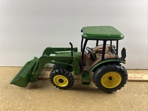 Die cast 1/24 John Deere 5420 front-wheel assist tractor with 541 loader - Picture 1 of 10