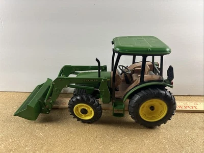 Die cast 1/24 John Deere 5420 front-wheel assist tractor with 541 loader - Image 1 of 4