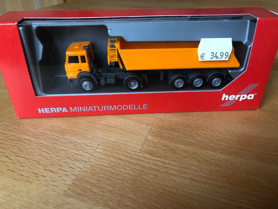 Herpa, 309356 Iveco Costruzione, Comunale Arancio - Immagine 1 di 1