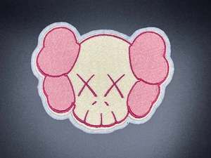 Patch ricamata Kaws Iron On - Foto 1 di 9