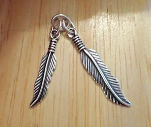 Ciondolo in argento sterling 25x6 mm mobile 2 piume indiane - Foto 1 di 3