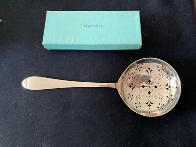 TIFFANY & CO. FANEUIL STERLING SARATOGA CHIP SERVING SPOON NO MONO & PRO-POLISH - Image 1 of 4