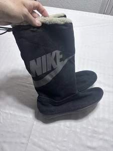 Nike Solid Black Winter Boots Women's Size 7 Black Nice - Picture 1 of 11