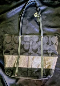 Bolso de Mano/Bolso de Hombro COACH Monedero Negro Firma Rayas #13280 - Imagen 1 de 3