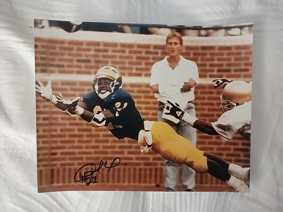 Foto 8x10 firmada por Desmond Howard Michigan  Foto 1 de 2