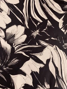Tela de costura 100 % algodón popelina estampado floral acuarela marfil negro 1,8 m - Imagen 1 de 3