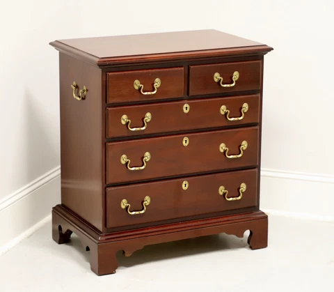 LINK-TAYLOR Heirloom Planters Solid Mahogany Chippendale Bedside Chest - A Cover