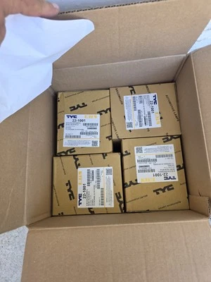 (4) 1988-1991 Chevrolet GMC Blazer Suburban Headlight Lamp Assembly TYC 22-1001 - Image 1 of 4