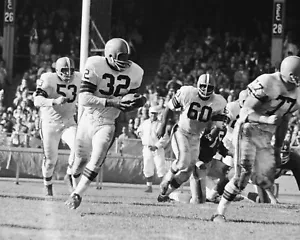 Jim Brown Running on Field Cleveland Browns 8x10 NFL Football Vintage Photo - Bild 1 von 1