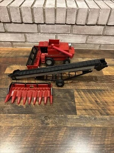 Ertl International Harvester - Axial Flow Combine #413 1/32 Elevator Corn Header - Picture 1 of 10