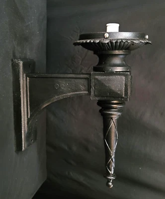 Большое восстановленное чугунное бра в стиле ар-деко 23 1/2 дюйма x 10 1/2 дюйма GS00511 - Изображение 1 из 4