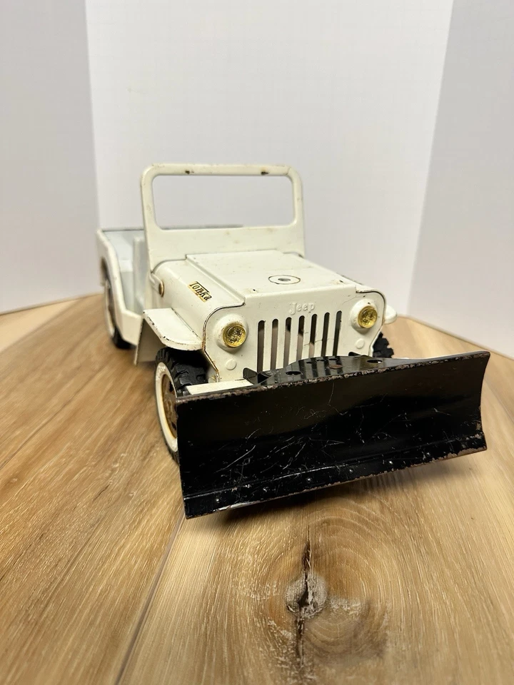Camión grúa Jeep AA Tonka blanco con quitanieves negro vintage años 60 hecho en EE. UU. Foto 1 de 4