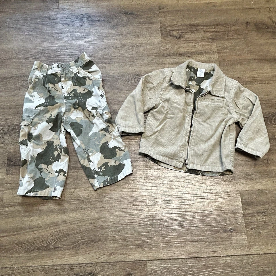 Conjunto de Pantalones Camuflaje Cherokee Y Chaqueta de Pana Reversible Niños Talla 18 Meses Foto 1 de 4