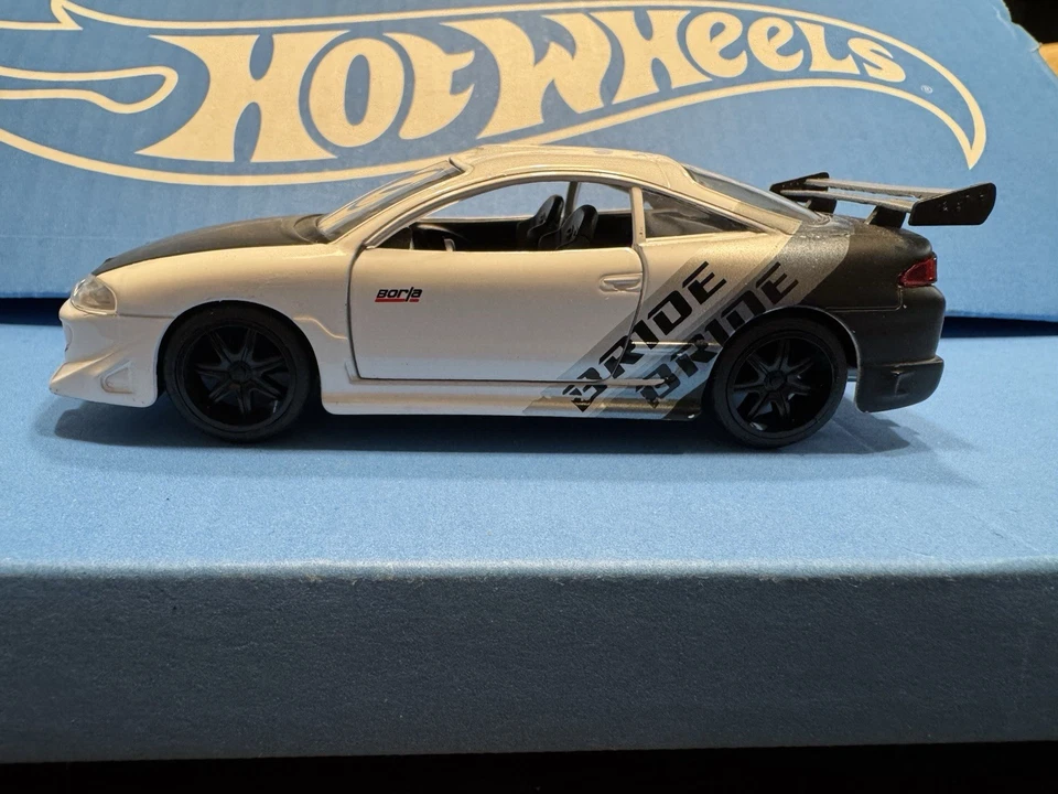 Coche diecast Jada Toys 1995 Mitsubishi Eclipse escala 1/32 blanco y negro Foto 1 de 4