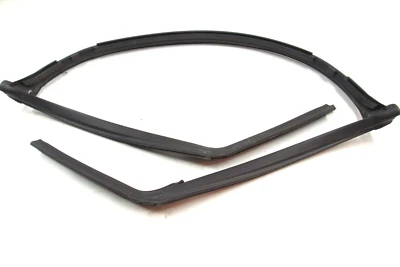 2000-06 Audi TT MK1 CONVERTIBLE  Windshield Roof Weather Strip Seal  8N7-845-353 - Image 1 of 4