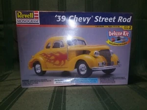 Revell Monogram 85-6640 1/24 Scale '39 Chevy Street Rod Plastic Model Kit WP233 - Picture 1 of 6
