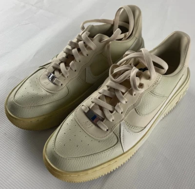 Tenis para mujer Nike Air Force 1 PLT.AF.ORM marfil pálido DJ9946-200 talla 8 AF1 Foto 1 de 4