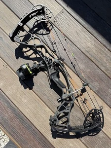 Hoyt Helix RH 70# w/Burris Oracle 2 Rangefinding Sight - Picture 1 of 5