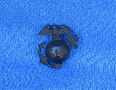 WWII USMC  Collar EGA w NUT  Nice condition About 1 1/8 inch long - Image 1 of 4