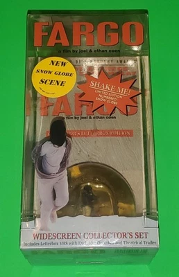 Vintage Fargo 1996 VHS Letterbox & Woodchipper Scene Snow Globe Collector's Set Foto 1 de 4