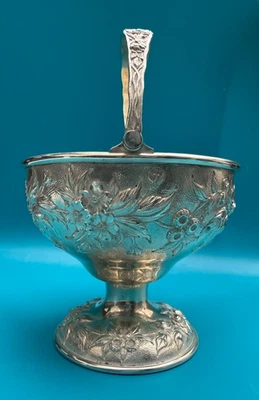 美丽古董纯银花卉 Repousse 篮子 Kirk & Son 著 — 第 1/4 张图片