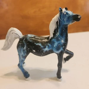 Breyer Personnalisé Peint Petit Modèle Cheval Galaxie Nuit Ciel Design Signé 4 1/2" - Photo 1/15