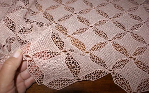 Tela de encaje ""ROSA RUBUSH SALLY"" 50 cm x 1,05 m, material de coser - Imagen 1 de 4