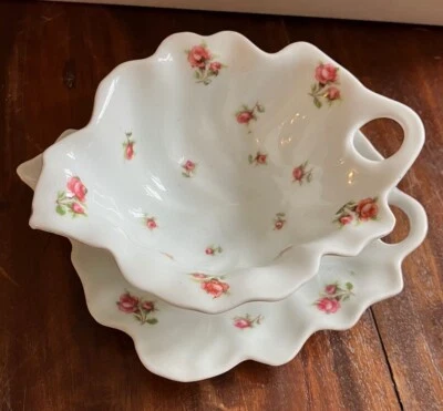 Taza y platillo de porcelana vintage Victoria Austria rosa con forma de hoja de rosa 1884-1918 Foto 1 de 4