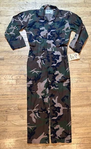 Vintage Duck Bay Camo Camoflage woodland Hunting Suit Coveralls Mens Size Medium - Picture 1 of 16