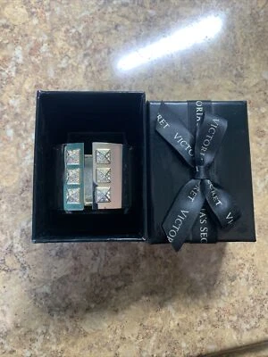 NEW IN GIFT BOX Victoria Secret Gold Tone Crystal Rhinestone Pave Cuff Bracelet Foto 1 de 3