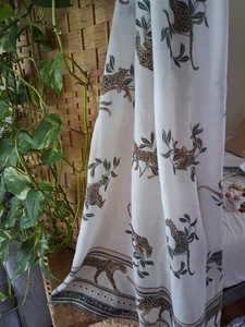 Bufanda con estampado de jaguares de fábrica Ann Taylor. Poliéster - Imagen 1 de 13